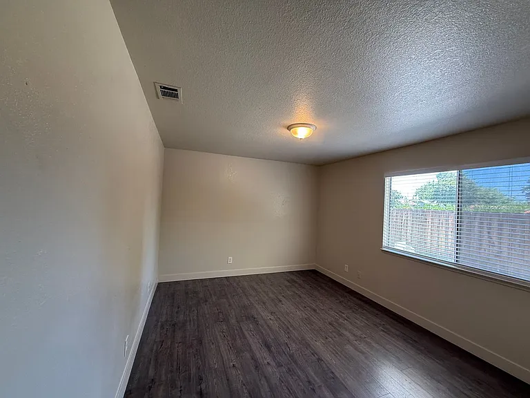 2054 Hyannis Cir — Photo 14
