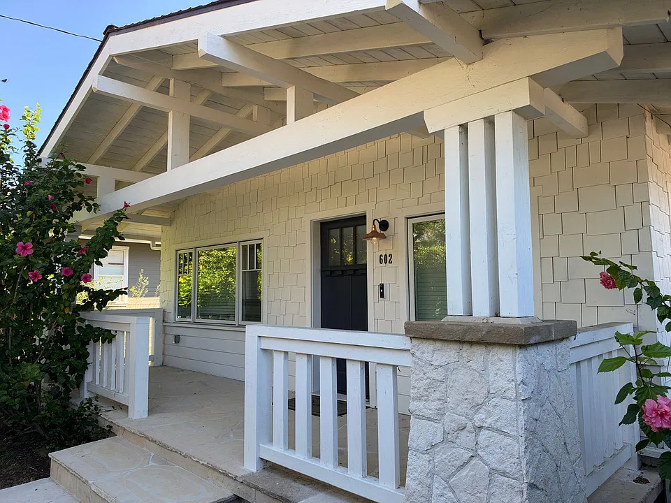 602 E Sola St