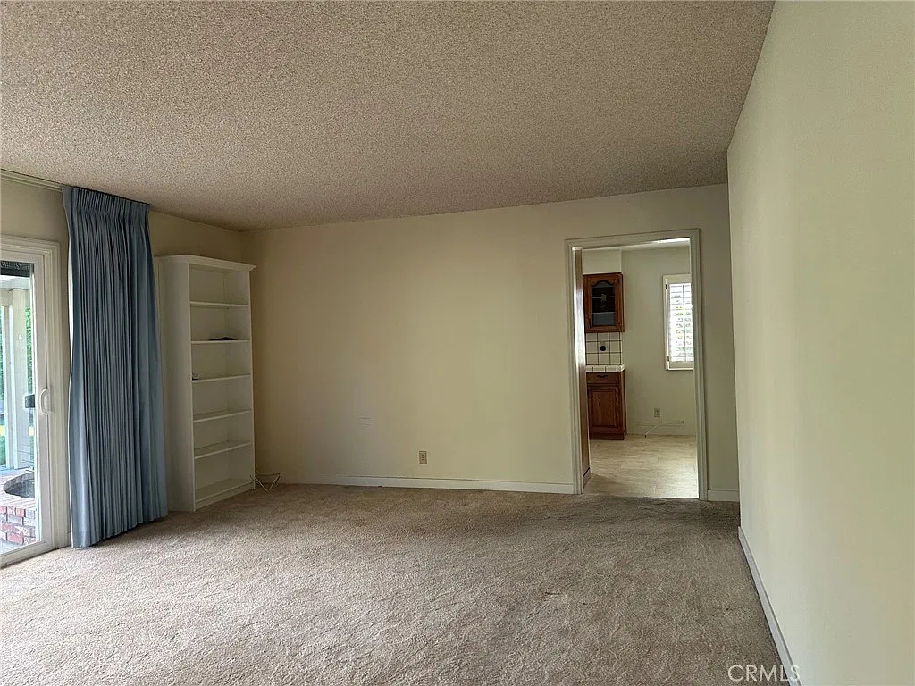 3 bed, 1.5 bath, 1264 sqft, $3,800 — Photo 2