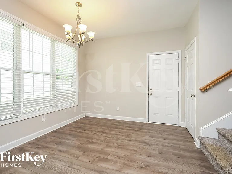 1818 Yarbrough Dr — Photo 6