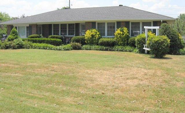 2nd image of 813 Fairlane Cir