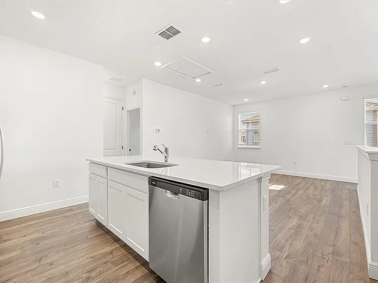 10535 Marconi Ave — Photo 6