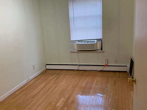 2nd image of 45 W 118th St #32