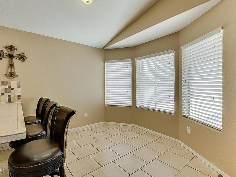 1380 W Whitten St — Photo 16