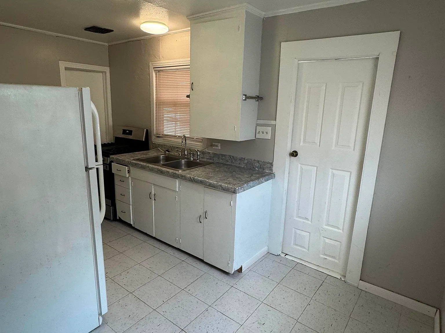 2 bed, 1.0 bath, 1076 sqft, $995 — Photo 4