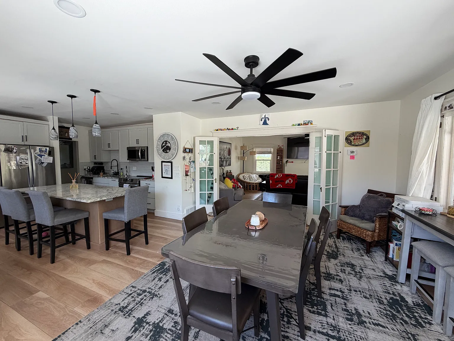 6 bed, 2500 sqft, $1,000 — Photo 4