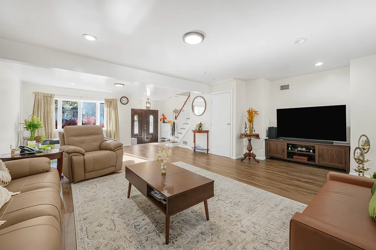 Building Photo - 405 Burnet Pl