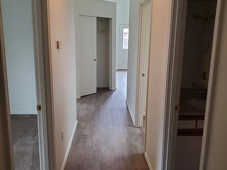 562 NE Negus Loop — Photo 10