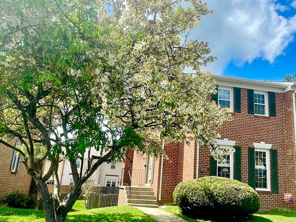 End Unit Town Home situated in the cul-de-sac