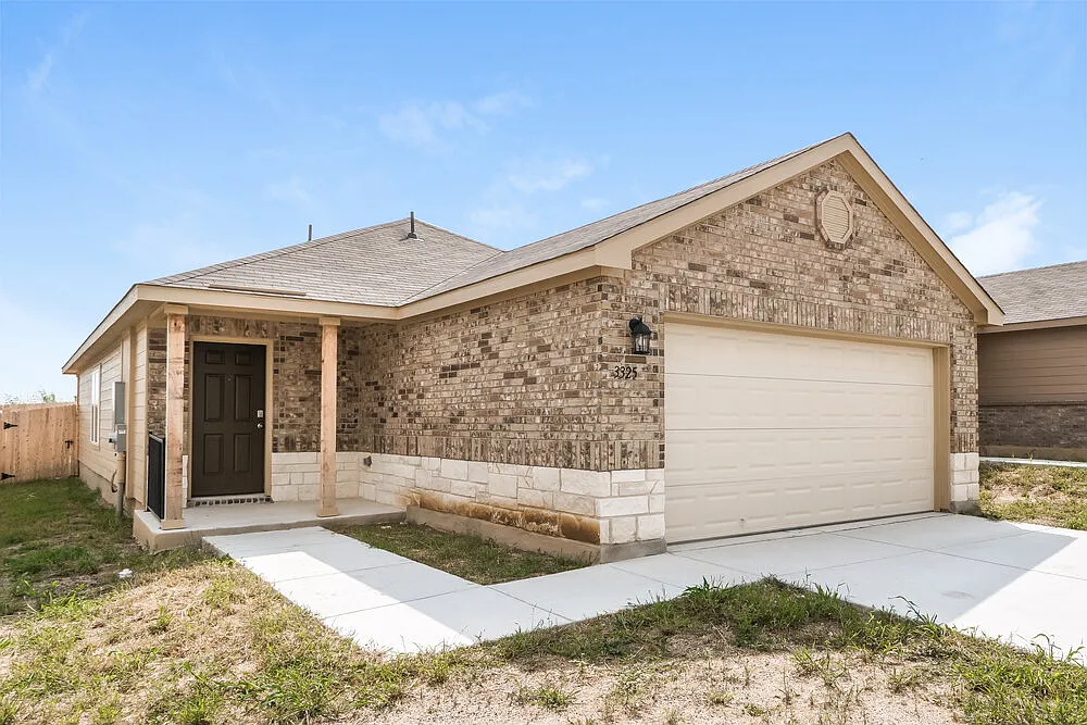 3 bed, 2.0 bath, 1402 sqft, $1,665 — Photo 3