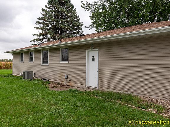 3rd image of 19281 Spruce Ave
