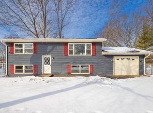 215 Crestwood Dr, Michigan City, IN 46360