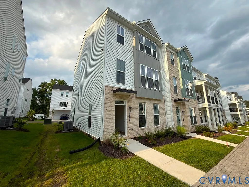 4 bed, 3.5 bath, 2438 sqft, $2,750 — Photo 3