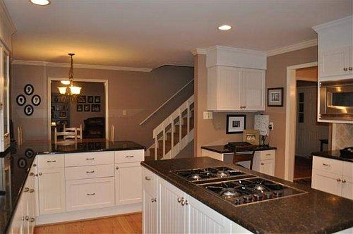3rd image of 709 Summerwood Dr