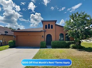 909 Woods Landing Dr, Clermont, FL 34711