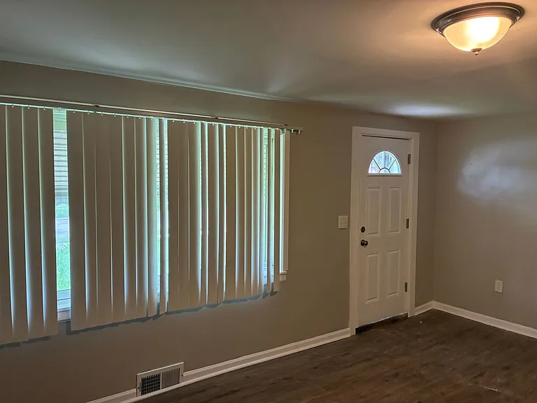 9713 S Oglesby Ave — Photo 13