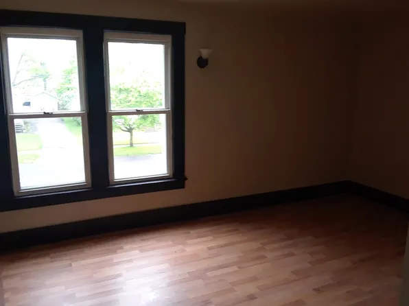 658 Hall St NW, Warren, OH 44483