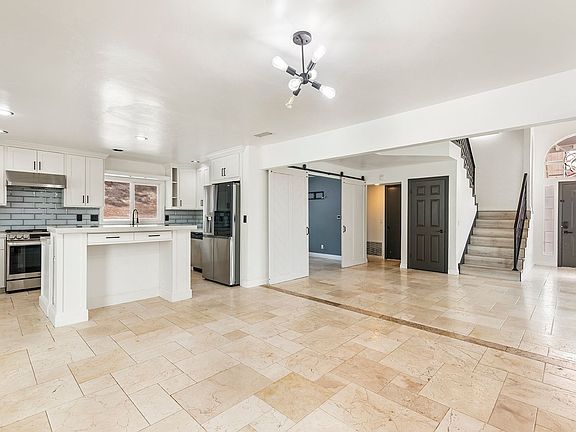 5th image of 13960 Carmel Ridge Rd