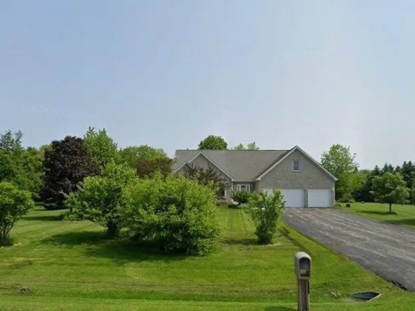 41W500 Hunters Hill Dr, Campton Hills, IL 60175