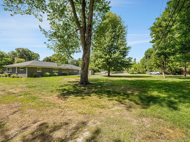 4790 Belzair Dr — Photo 27