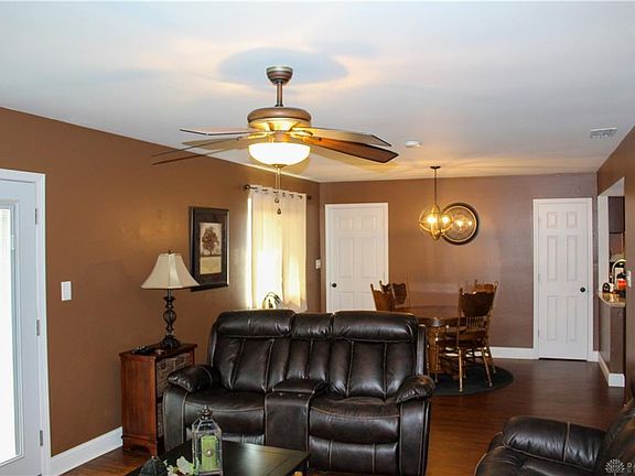 4th image of 602 Village Ct