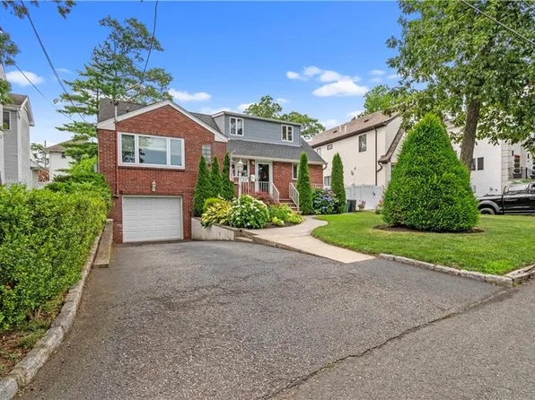 23 Acorn St, Staten Island, NY 10306
