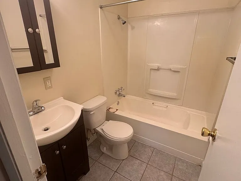 3504 Oakview Dr — Photo 8