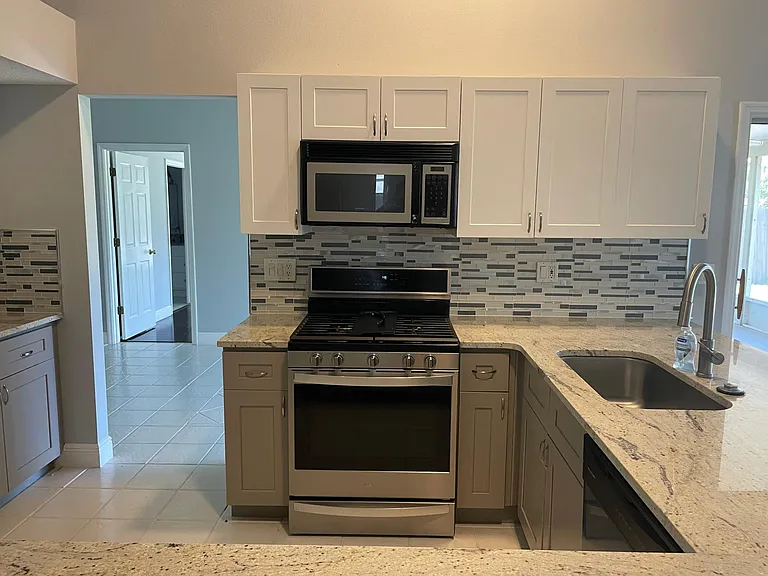 4782 Hamlets Grove Dr — Photo 3
