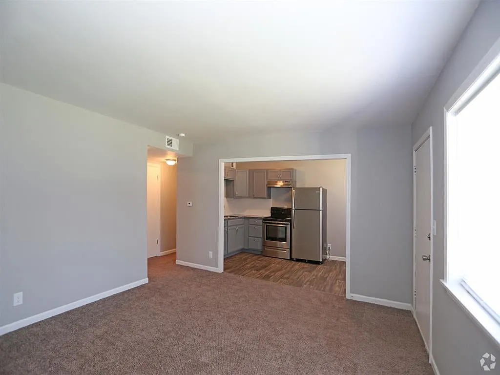 Melrose Place Apartments — Photo 4