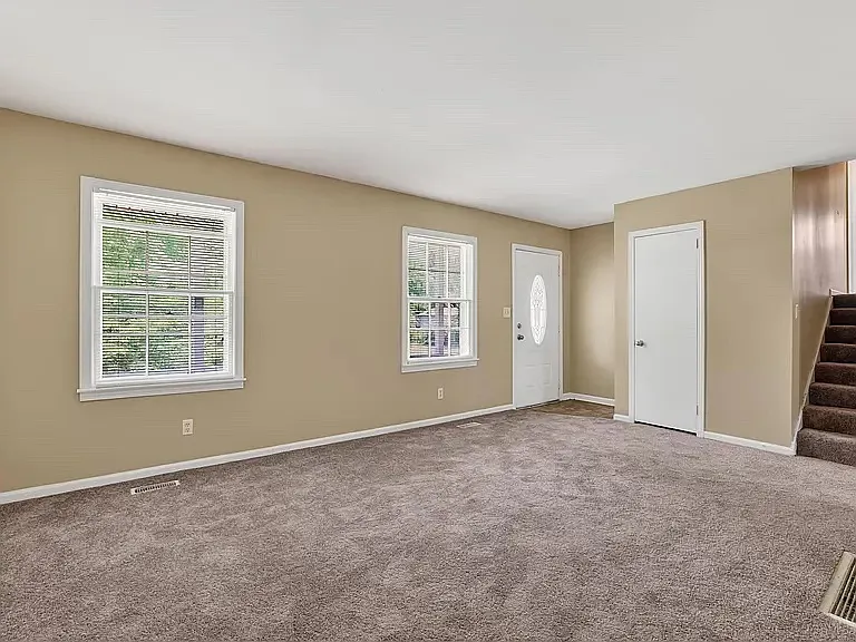 516 Argonne Dr — Photo 3