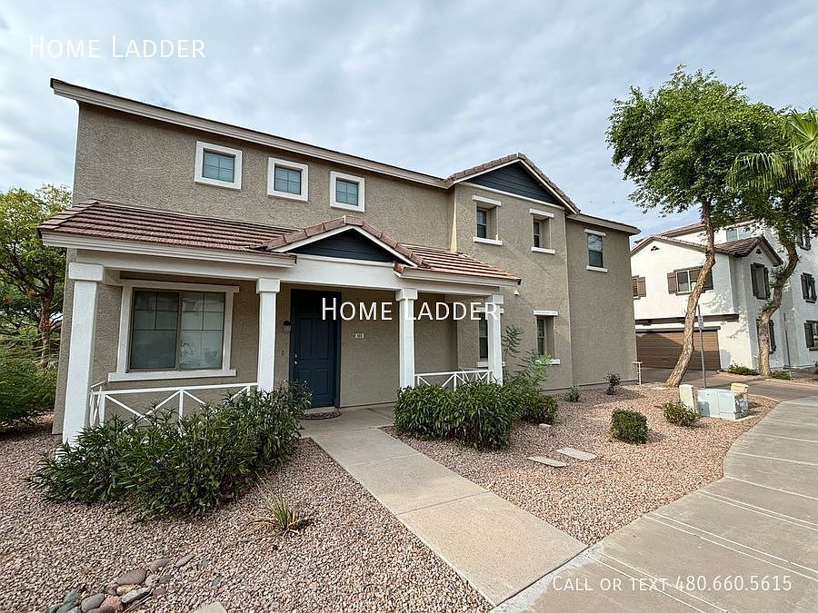 1st image of 105 E Palomino Dr