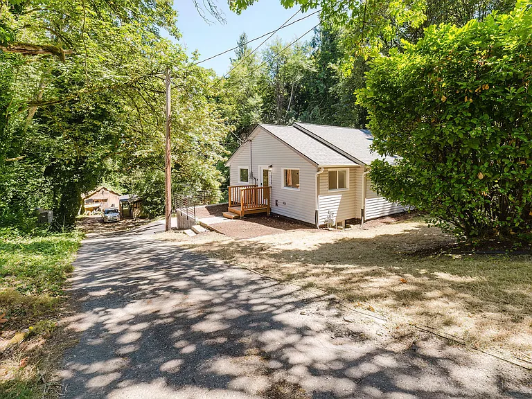 1520 Morgan Rd NW — Photo 2