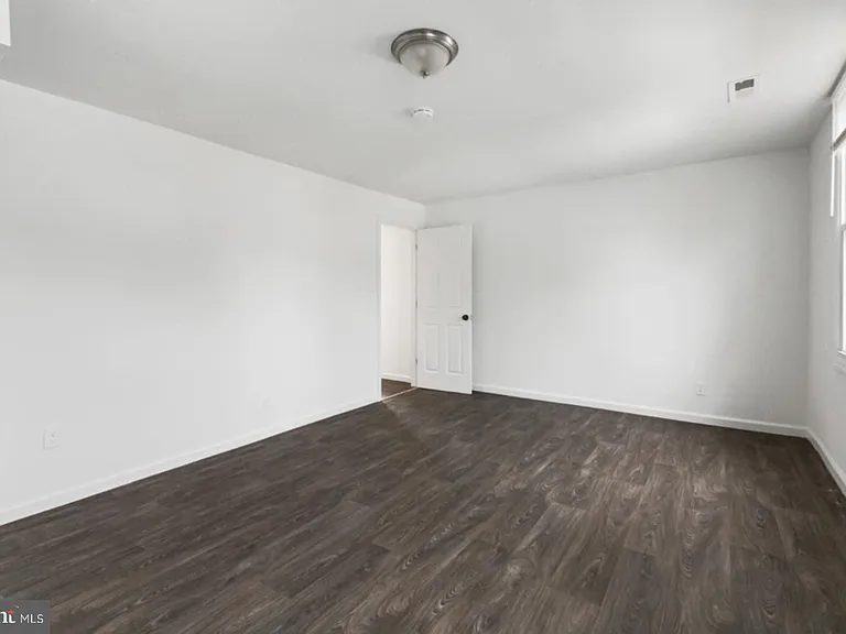 211 Broad St — Photo 10
