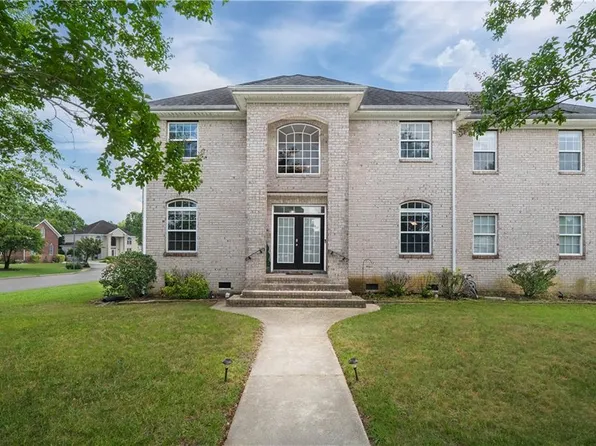 825 Great Marsh Ave, Chesapeake, VA 23320