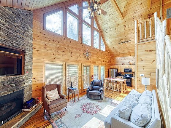 5th image of 2329 Willow Ln