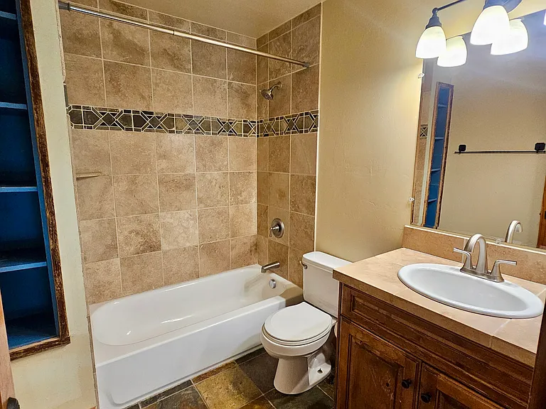 3866 Holiday Curve Dr — Photo 12