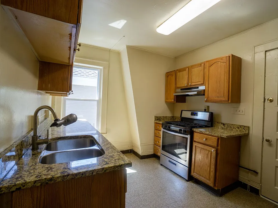 209 Harvard Pl #2