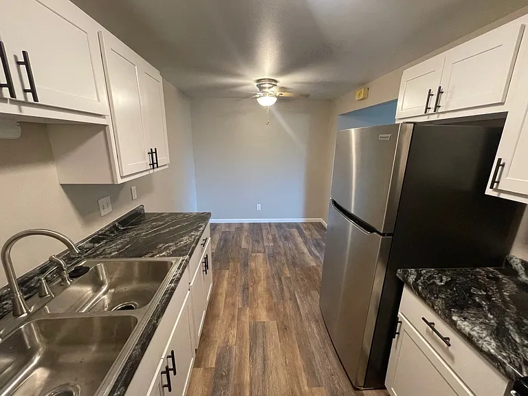 Capitol View Apartments — Photo 30