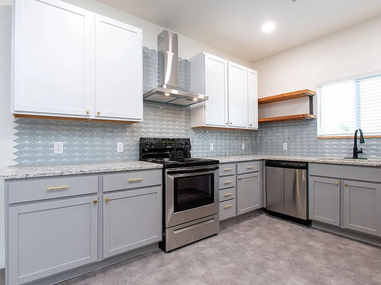 2885 N Oliver St — Photo 36