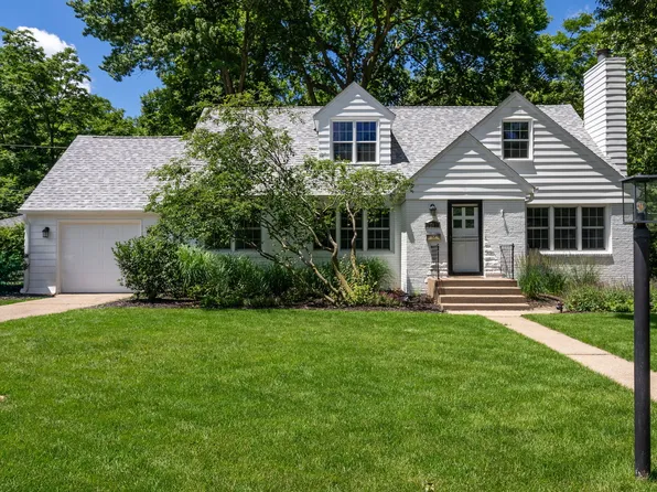 2140 Fairhaven Rd, Davenport, IA 52803