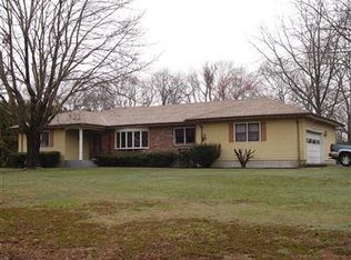 51 Lisa Ln, Uncasville, CT 06382