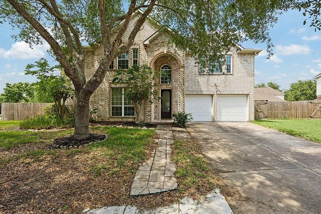 5 bed, 3.5 bath, 3681 sqft, $3,200 — Photo 1
