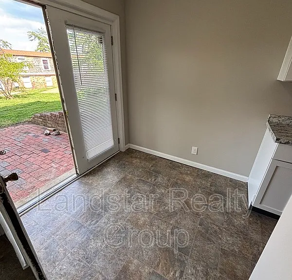 3221 Kemmons Dr #2 — Photo 16