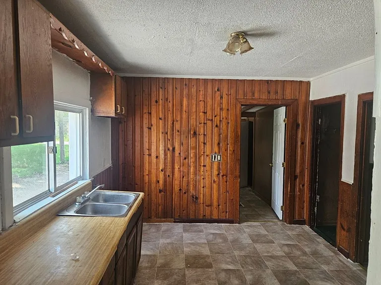 316 Columbus St — Photo 3