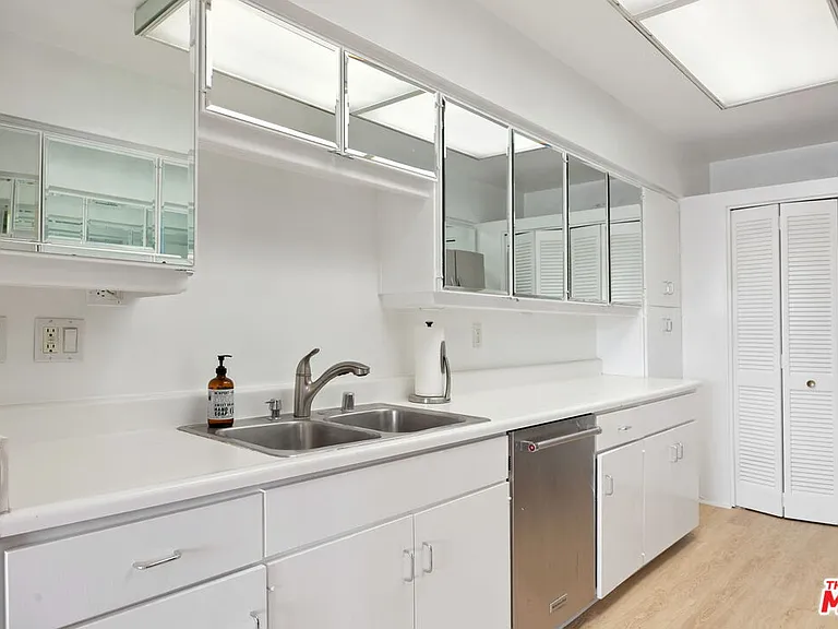 1025 N Kings Rd #313 — Photo 11