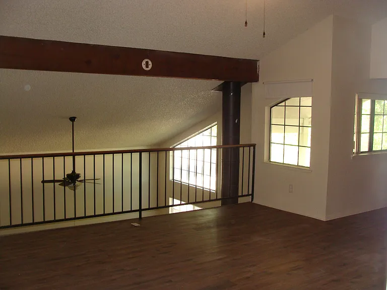343 W Herndon Ave — Photo 2