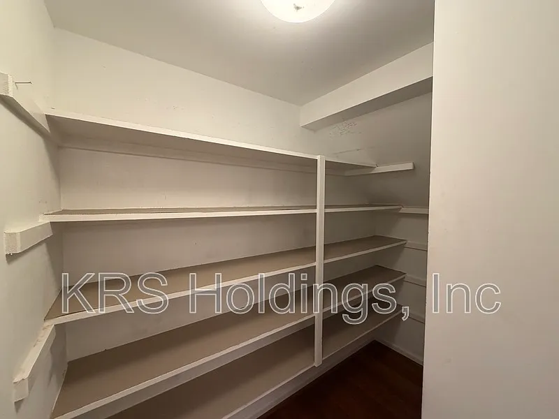 3 bed, 2.5 bath, 1870 sqft, $2,800 — Photo 4