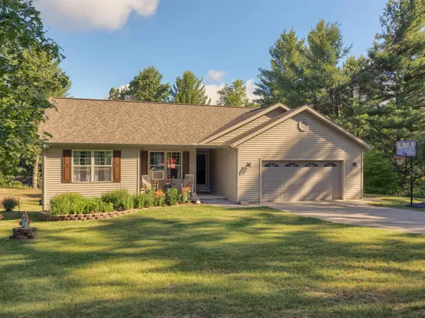 277 Madison Ave, Stanwood, MI 49346