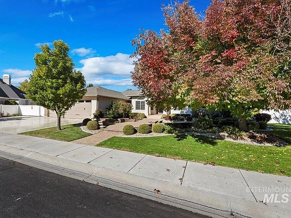 3rd image of 589 Whispering Pine Dr