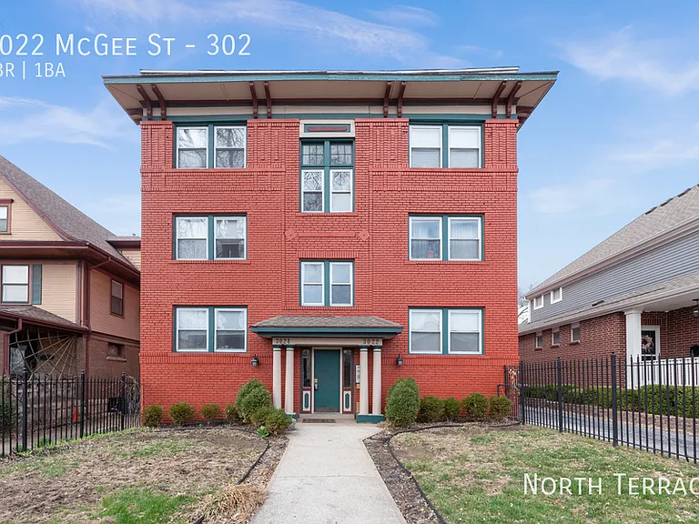 3022 McGee St #302 — Photo 3